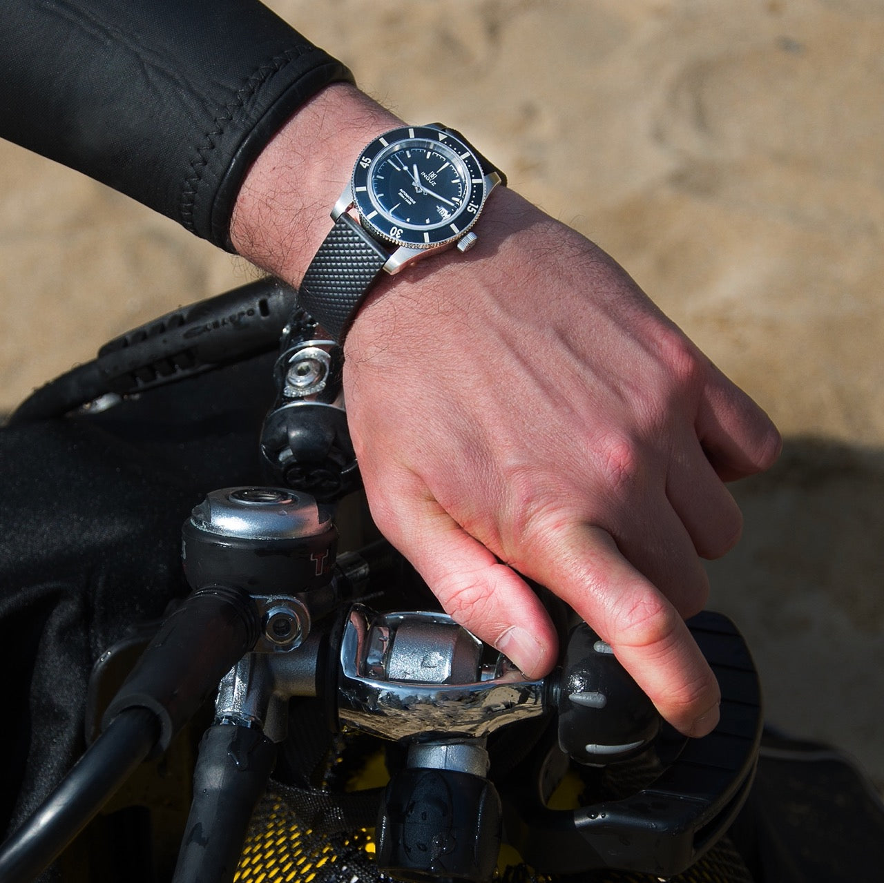 Inguz La Teignouse cadran sandwich noir bracelet caoutchouc
