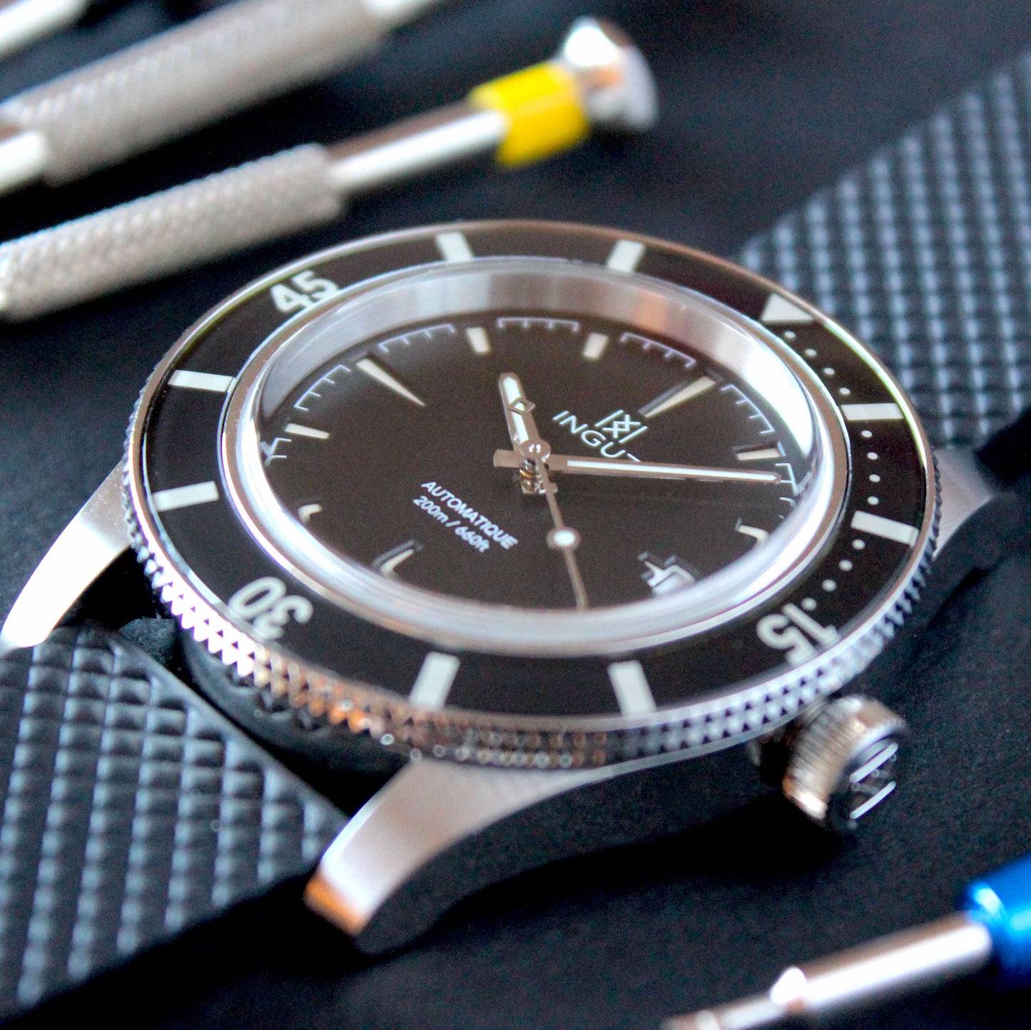 Inguz La Teignouse cadran sandwich noir bracelet caoutchouc