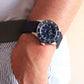 Montre Inguz La Teignouse cadran plat bleu bracelet caoutchouc portée