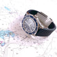 Montre Inguz La Teignouse cadran plat bleu bracelet caoutchouc sur carte marine