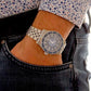 Montre Inguz La Teignouse cadran relief bleu bracelet acier grains de riz portée